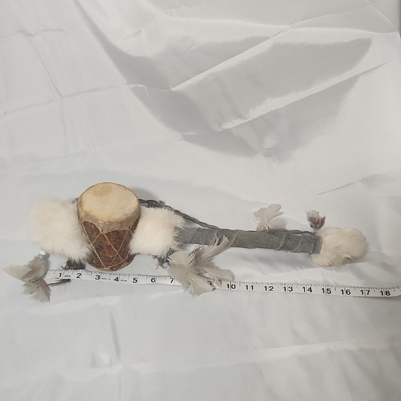 Handcrafted Feather Decor with Natural Tones - Picture 6 of 6